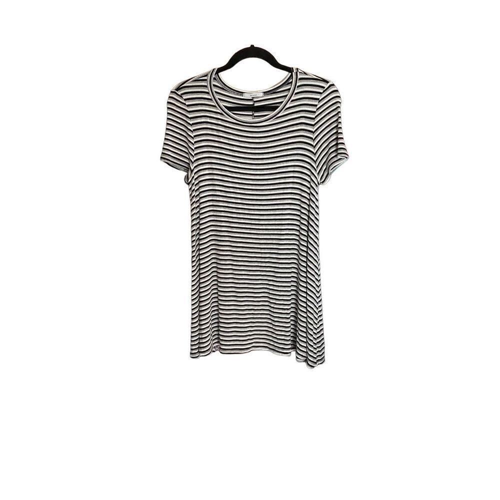 Acemi women’s black and white striped short sleeve T-shirt, dress size medium